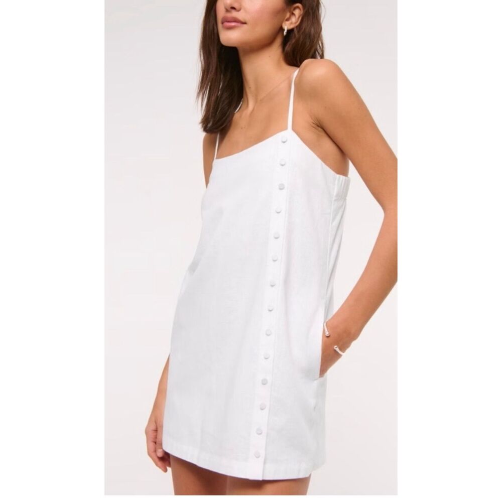 Abercrombie & Fitch Linen-Blend Button Skort Mini Dress in White coastal clean g